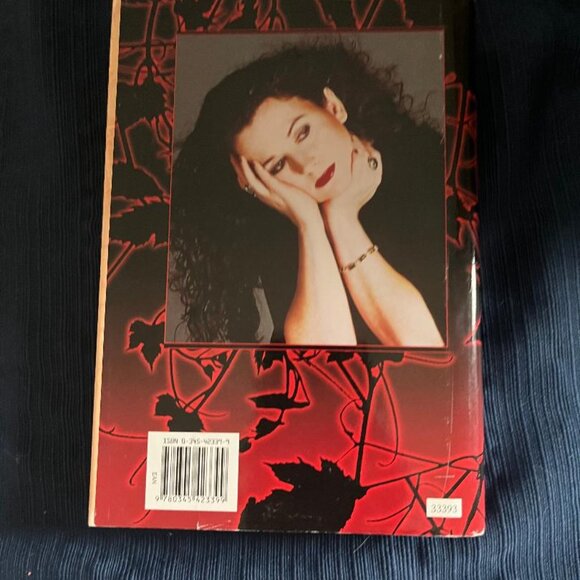 A Kiss of Shadows by Laurell K. Hamilton - Picture 2 of 2